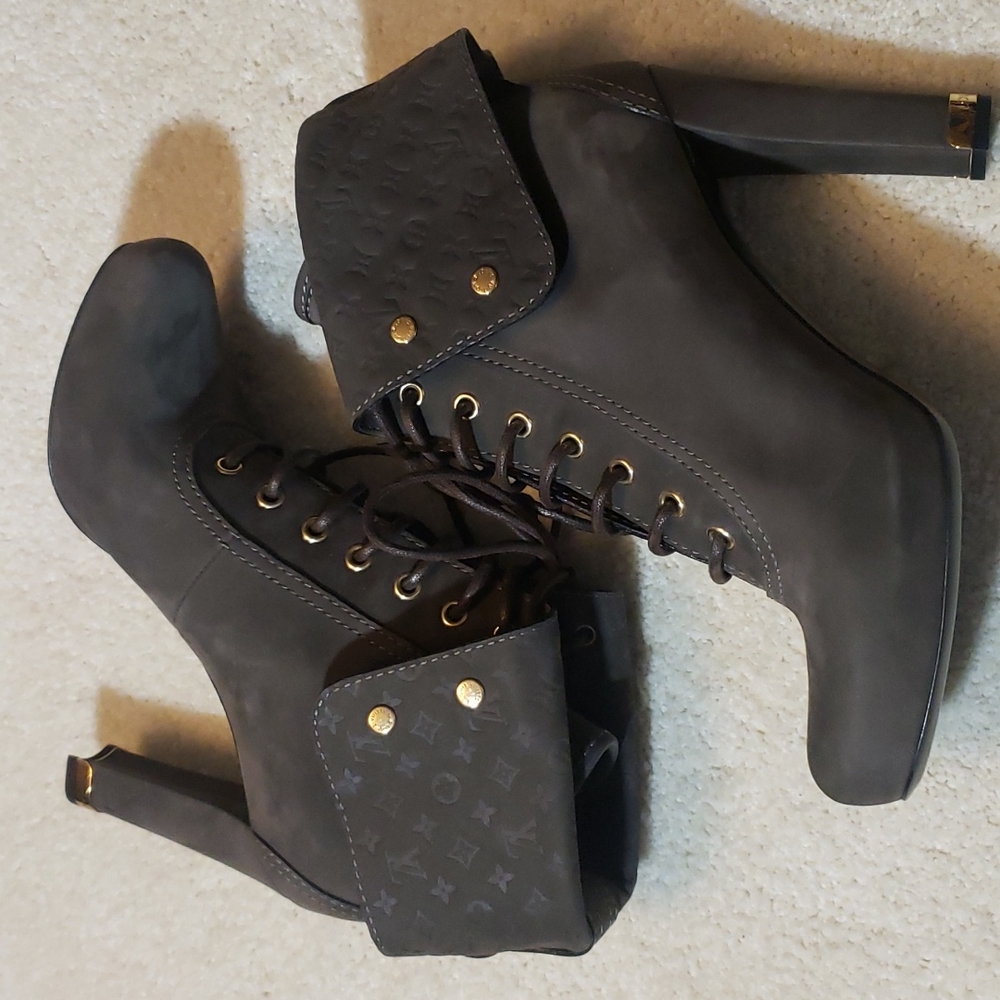 LOUIS VUITTON SIZE 39 COLOR GRAY 100% AUTHENTIC